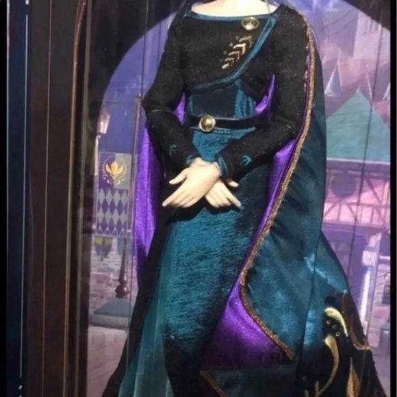 Frozen Anna limited edition doll - Picture 2 of 5